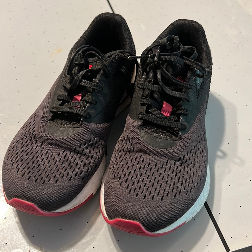 Nike tennis shoes size 7 used black